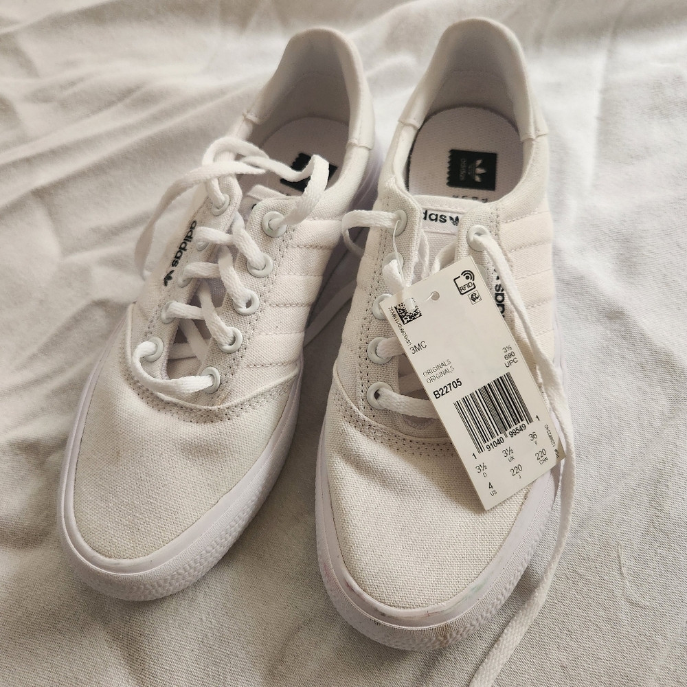 Adidas 3MC White Canvas Sneakers NWT Women’s 5.5 Men’s 4 Skate Minimalist